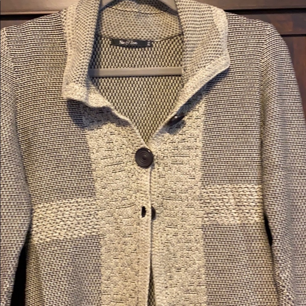 Women’s collared sweater